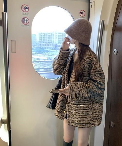 Ritzy(リッツィー)の「チャネル柄の混紡素材 オーバーサイズノーカラージャケット(ノーカラージャケット・レディース・カーキ・M)」の20枚目の写真