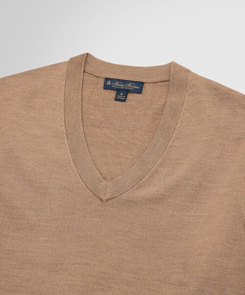 BROOKS BROTHERS(ブルックスブラザーズ)の「メリノウール Vネックセーター(ニット/セーター・メンズ・キャメル・SMALL/LARGE/X-LARGE/MEDIUM)」の2枚目の写真