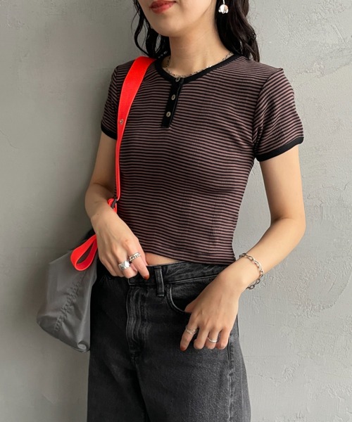 MILLER（ミラー）の「[MILLER/ミラー] 別注 クロップド丈 ボーダーヘンリーネックＴシャツ（Tシャツ/カットソー・レディース・レッド/チャコールグレー/ボルドー/ブラウン/サックスブルー・F）」の3枚目の写真