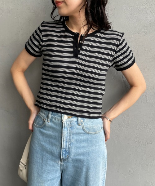 MILLER（ミラー）の「[MILLER/ミラー] 別注 クロップド丈 ボーダーヘンリーネックＴシャツ（Tシャツ/カットソー・レディース・レッド/チャコールグレー/ボルドー/ブラウン/サックスブルー・F）」の11枚目の写真