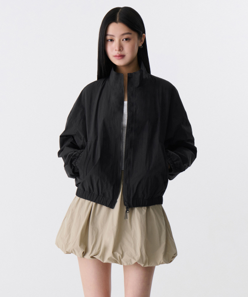 MUSINSA STANDARD WOMAN（ムシンサスタンダードウーマン）の「ウィメンズオーバーサイズハイネックウインドブレーカージャケット[ブラック]（ナイロンジャケット・レディース・その他・SMALL/X-SMALL/LARGE/MEDIUM）」の3枚目の写真