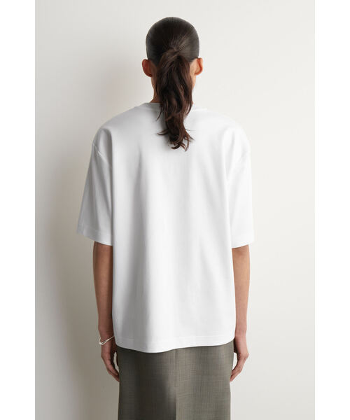 COS（コス）の「オーバーサイズ コットンTシャツ（Tシャツ/カットソー・レディース・ブラック/ホワイト系/ピンク/イエロー・L/S/M/XS/XL）」の6枚目の写真