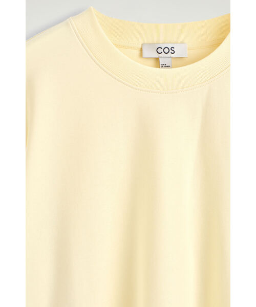 COS(コス)の「オーバーサイズ コットンTシャツ(Tシャツ/カットソー・レディース・ブラック/ホワイト系/ピンク/イエロー・L/S/M/XS/XL)」の16枚目の写真
