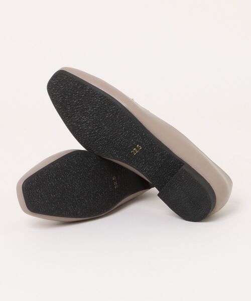 a.v.v（アーヴェヴェ）の「a.v.v / プレーンデザイン 甲深スリッポンシューズ（パンプス・レディース・ダークブラウン/ブラック/アッシュブラウン・22.5cm/23.0cm/23.5cm/24.0cm/24.5cm）」の4枚目の写真