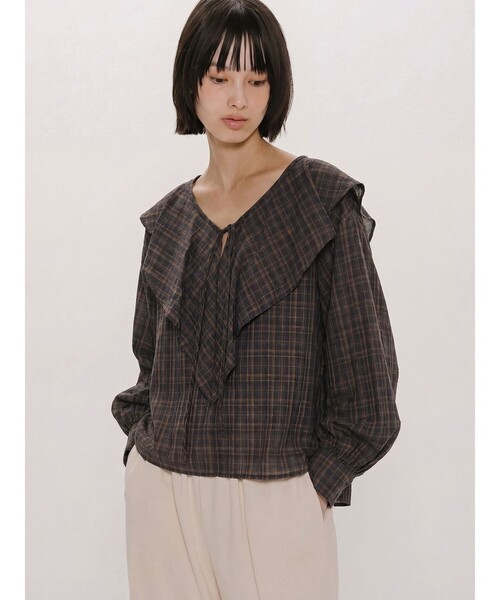 MIDIUMISOLID(ミディウミソリッド)の「MIDIUMISOLID for Ladies チェックビッグフリルカラーブラウス(シャツ/ブラウス・レディース・ベージュ/ブラウン・FREE)」の1枚目の写真