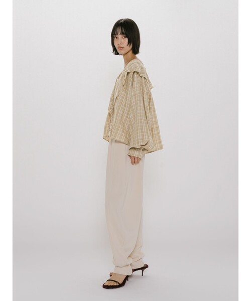 MIDIUMISOLID(ミディウミソリッド)の「MIDIUMISOLID for Ladies チェックビッグフリルカラーブラウス(シャツ/ブラウス・レディース・ベージュ/ブラウン・FREE)」の3枚目の写真