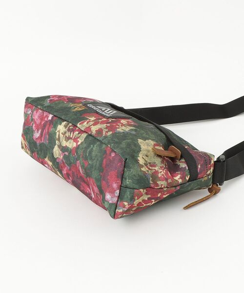 GREGORY（グレゴリー）の「エンベロップショルダー ENVELOPE SHOULDER ボタニカルタペストリー（ショルダーバッグ・メンズ・レッド系その他・ONE SIZE）」の3枚目の写真