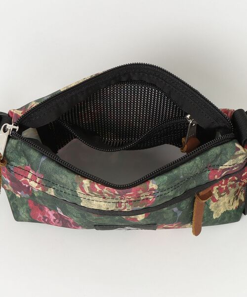 GREGORY（グレゴリー）の「エンベロップショルダー ENVELOPE SHOULDER ボタニカルタペストリー（ショルダーバッグ・メンズ・レッド系その他・ONE SIZE）」の4枚目の写真