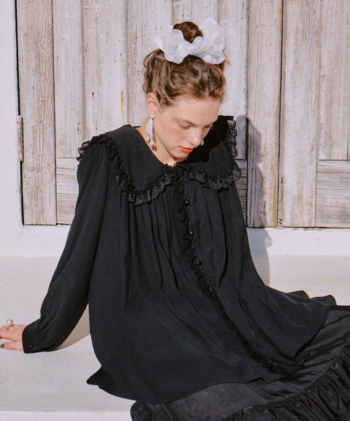 manana suerte（マニャーナスエルテ）の「レースカラーギャザーブラウス（シャツ/ブラウス・レディース・ブラック/ホワイト・FREE）」の2枚目の写真