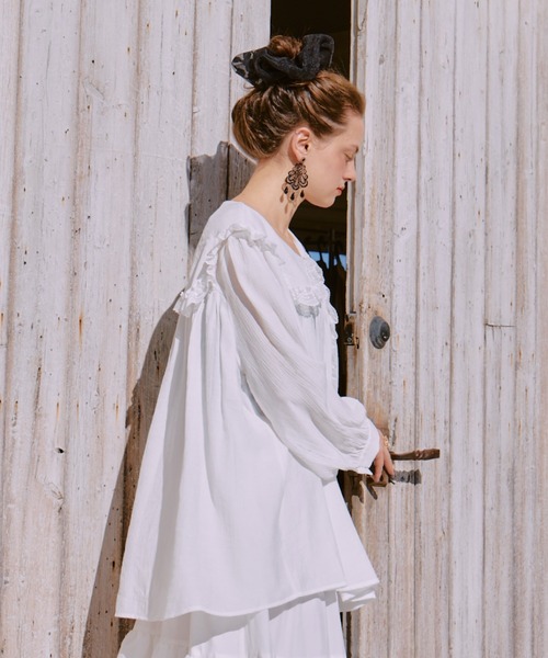 manana suerte（マニャーナスエルテ）の「レースカラーギャザーブラウス（シャツ/ブラウス・レディース・ブラック/ホワイト・FREE）」の9枚目の写真