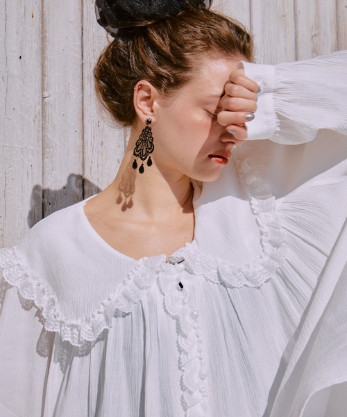 manana suerte（マニャーナスエルテ）の「レースカラーギャザーブラウス（シャツ/ブラウス・レディース・ブラック/ホワイト・FREE）」の6枚目の写真