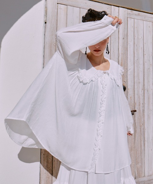 manana suerte（マニャーナスエルテ）の「レースカラーギャザーブラウス（シャツ/ブラウス・レディース・ブラック/ホワイト・FREE）」の3枚目の写真