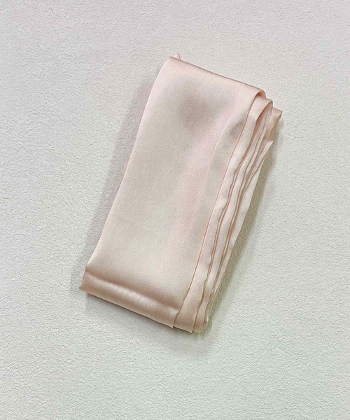 VIBGYOR（ヴィブジョー）の「oshipic/推し活 サテン風 リボン 推しカラー アレンジ ミニスカーフ S0039（バンダナ/スカーフ・レディース・ラベンダー/パープル/ピンク/ホワイト/ベージュ/ネイビー/ブルー系その他/グリーン/ブルー/ダークグリーン/ブラック/グリーン系その他/イエロー/レッド/アイボリー・FREE）」の5枚目の写真