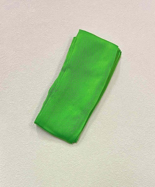 VIBGYOR（ヴィブジョー）の「oshipic/推し活 サテン風 リボン 推しカラー アレンジ ミニスカーフ S0039（バンダナ/スカーフ・レディース・ラベンダー/パープル/ピンク/ホワイト/ベージュ/ネイビー/ブルー系その他/グリーン/ブルー/ダークグリーン/ブラック/グリーン系その他/イエロー/レッド/アイボリー・FREE）」の6枚目の写真