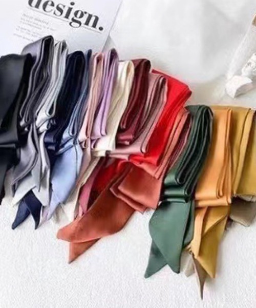 VIBGYOR（ヴィブジョー）の「oshipic/推し活 サテン風 リボン 推しカラー アレンジ ミニスカーフ S0039（バンダナ/スカーフ・レディース・ラベンダー/パープル/ピンク/ホワイト/ベージュ/ネイビー/ブルー系その他/グリーン/ブルー/ダークグリーン/ブラック/グリーン系その他/イエロー/レッド/アイボリー・FREE）」の16枚目の写真