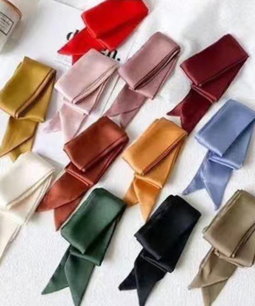 VIBGYOR（ヴィブジョー）の「oshipic/推し活 サテン風 リボン 推しカラー アレンジ ミニスカーフ S0039（バンダナ/スカーフ・レディース・ラベンダー/パープル/ピンク/ホワイト/ベージュ/ネイビー/ブルー系その他/グリーン/ブルー/ダークグリーン/ブラック/グリーン系その他/イエロー/レッド/アイボリー・FREE）」の17枚目の写真