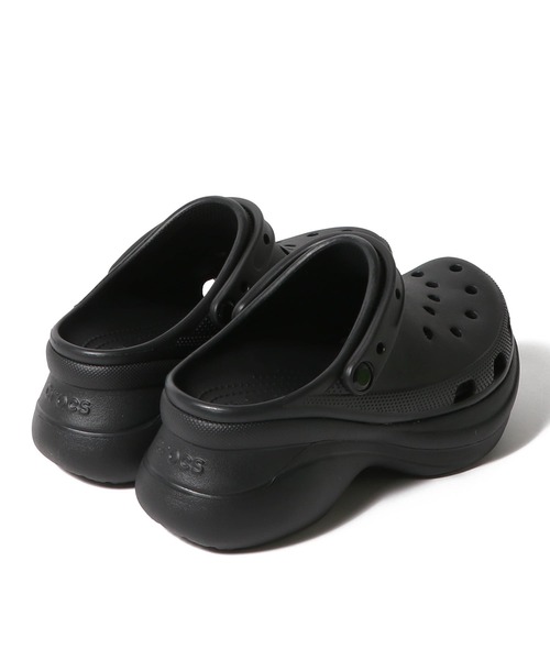 crocs(クロックス)の「CROCS / ベイ クロッグ(サンダル・レディース・ブラック/ホワイト・8/7)」の7枚目の写真