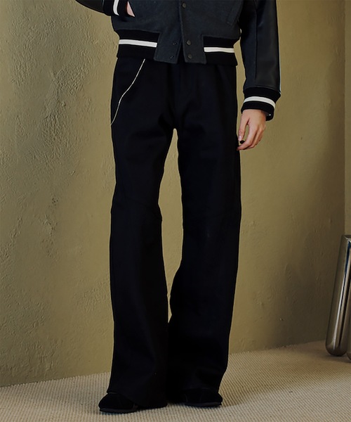 JIEDA(ジエダ)の「ENGINEERED DRAPING FLARE DENIM PANTS(デニムパンツ・メンズ・インディゴブルー/ブラック・2/1)」の2枚目の写真