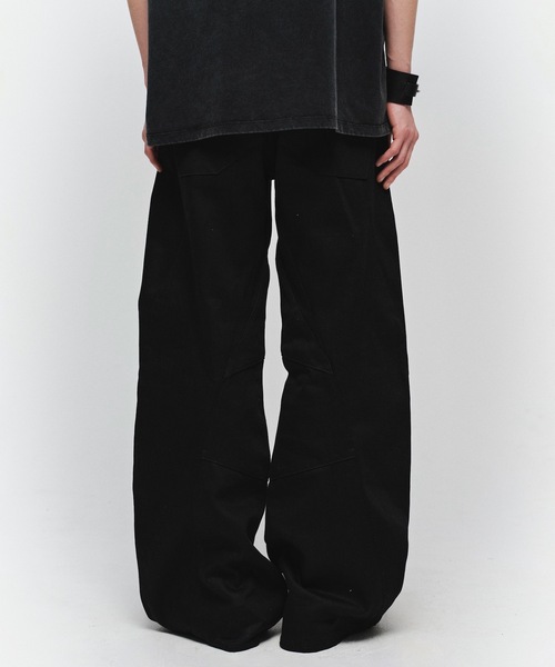 JIEDA(ジエダ)の「ENGINEERED DRAPING FLARE DENIM PANTS(デニムパンツ・メンズ・インディゴブルー/ブラック・2/1)」の10枚目の写真