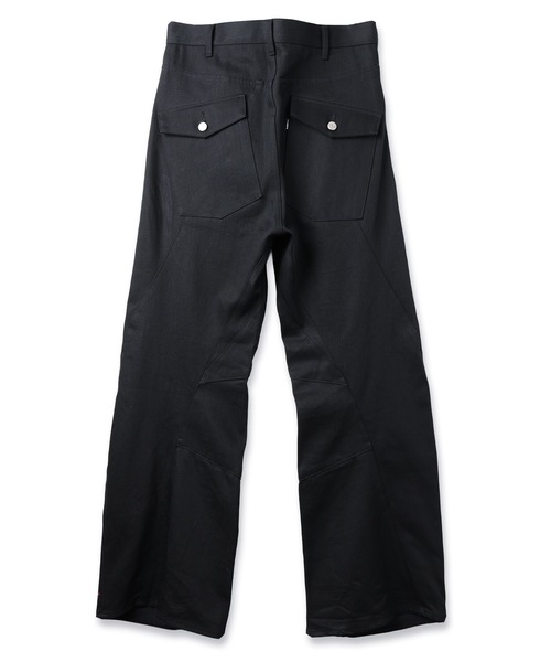 JIEDA(ジエダ)の「ENGINEERED DRAPING FLARE DENIM PANTS(デニムパンツ・メンズ・インディゴブルー/ブラック・2/1)」の12枚目の写真