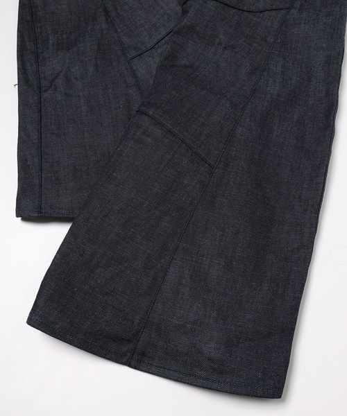 JIEDA(ジエダ)の「ENGINEERED DRAPING FLARE DENIM PANTS(デニムパンツ・メンズ・インディゴブルー/ブラック・2/1)」の22枚目の写真