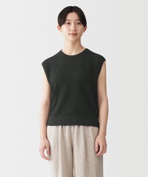 婦人 強撚透かし編みノースリーブセーター