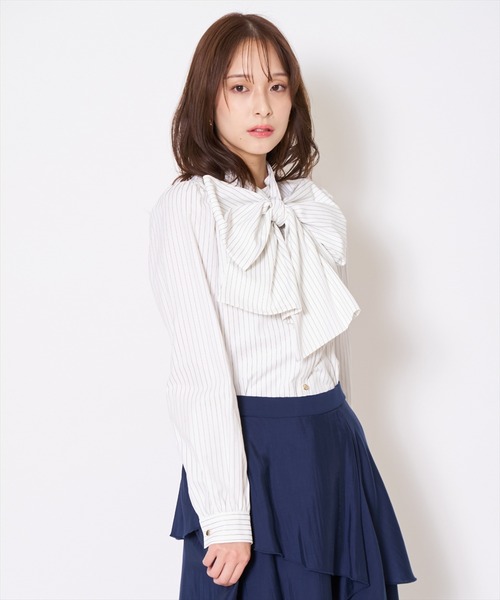 AND COUTURE（アンドクチュール）の「バタフライリボンストライプブラウス（シャツ/ブラウス・レディース・ホワイト系その他/グリーン系その他/ブルー系その他/イエロー系その他・FREE）」の19枚目の写真