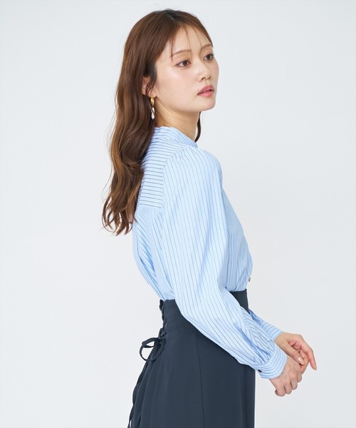 AND COUTURE（アンドクチュール）の「バタフライリボンストライプブラウス（シャツ/ブラウス・レディース・ホワイト系その他/グリーン系その他/ブルー系その他/イエロー系その他・FREE）」の5枚目の写真