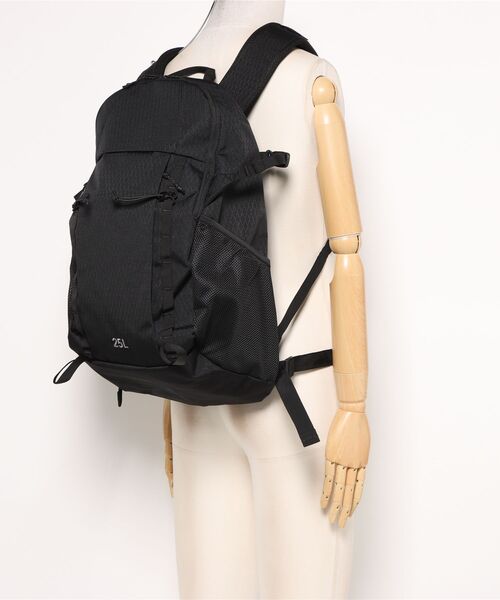 Gramicci(グラミチ)の「【GRAMICCI】DAY PACK 25L(バックパック/リュック・メンズ・ブラック・FREE)」の2枚目の写真