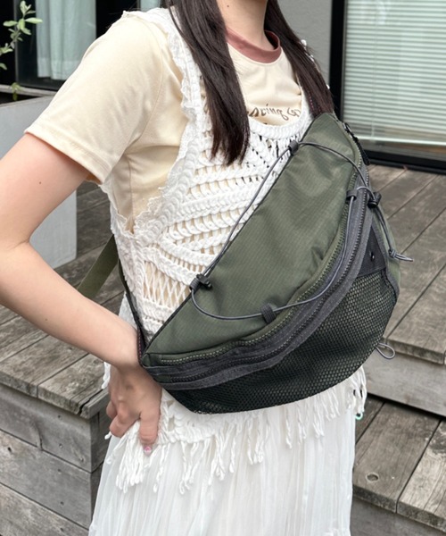 CLEA(クレア)の「メッシュボディバッグ(ボディバッグ/ウエストポーチ・レディース・グレー/ライトグレー/カーキ/ブラック・FREE)」の8枚目の写真