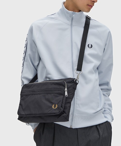 FRED PERRY｜フレッドペリー（レディース）のショルダーバッグ