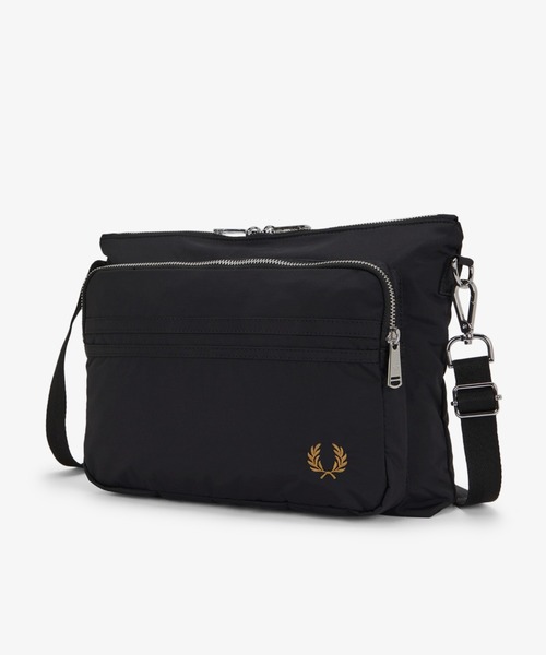 FRED PERRY(フレッドペリー)の「Brentham Crossbody Bag/ブレンサムクロスボディバッグ(ショルダーバッグ・メンズ・ブラック・ONE SIZE)」の7枚目の写真