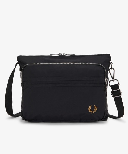 FRED PERRY(フレッドペリー)の「Brentham Crossbody Bag/ブレンサムクロスボディバッグ(ショルダーバッグ・メンズ・ブラック・ONE SIZE)」の5枚目の写真