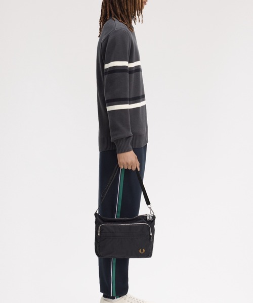 FRED PERRY(フレッドペリー)の「Brentham Crossbody Bag/ブレンサムクロスボディバッグ(ショルダーバッグ・メンズ・ブラック・ONE SIZE)」の2枚目の写真