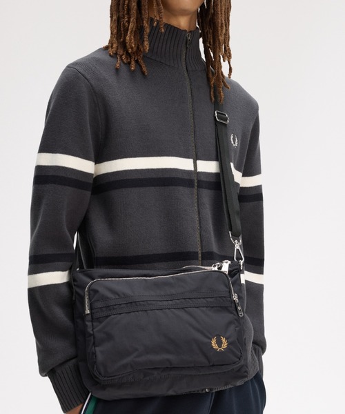 FRED PERRY(フレッドペリー)の「Brentham Crossbody Bag/ブレンサムクロスボディバッグ(ショルダーバッグ・メンズ・ブラック・ONE SIZE)」の3枚目の写真
