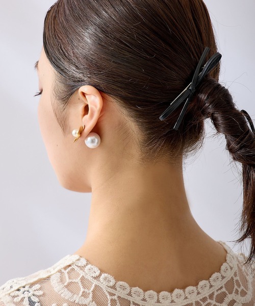 CALIN STANDARD(カリンスタンダード)の「◆◆金属アレルギー対応◆◆〈ecru〉パールキャッチ メタルフラワーピアス(ピアス(両耳用)・レディース・ゴールド・FREE)」の9枚目の写真