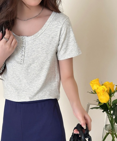 DAY CLOSET(デイ クローゼット)の「【襟ぐり広め】半袖 ヘンリーネック スナップボタン Tシャツ レディース(Tシャツ/カットソー・レディース・オートミール/ブラック・FREE)」の10枚目の写真