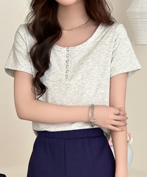 DAY CLOSET(デイ クローゼット)の「【襟ぐり広め】半袖 ヘンリーネック スナップボタン Tシャツ レディース(Tシャツ/カットソー・レディース・オートミール/ブラック・FREE)」の11枚目の写真
