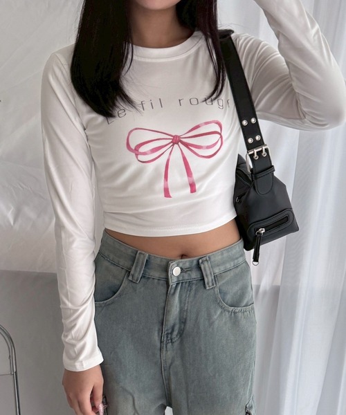etta(エタ)の「レッドリボン×ロゴショート丈ロンT/長袖Tシャツ(Tシャツ/カットソー・レディース・ホワイト・MEDIUM)」の3枚目の写真