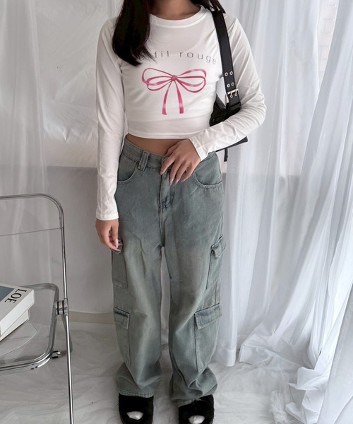 etta(エタ)の「レッドリボン×ロゴショート丈ロンT/長袖Tシャツ(Tシャツ/カットソー・レディース・ホワイト・MEDIUM)」の4枚目の写真