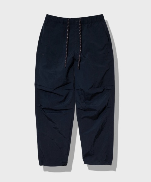 NANGA(ナンガ)の「NANGA/ナンガ NYLON TUSSER CARGO PANTS(カーゴパンツ・メンズ・ブラック・LARGE/MEDIUM/X-LARGE)」の1枚目の写真