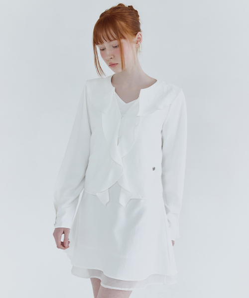 MICANE(ミケーネ)の「リオルミニドレス-ラッフルブラウスセットアップ(ワンピース・レディース・ブラック/アイボリー・SMALL/MEDIUM/LARGE/X-LARGE/XX-LARGE)」の4枚目の写真