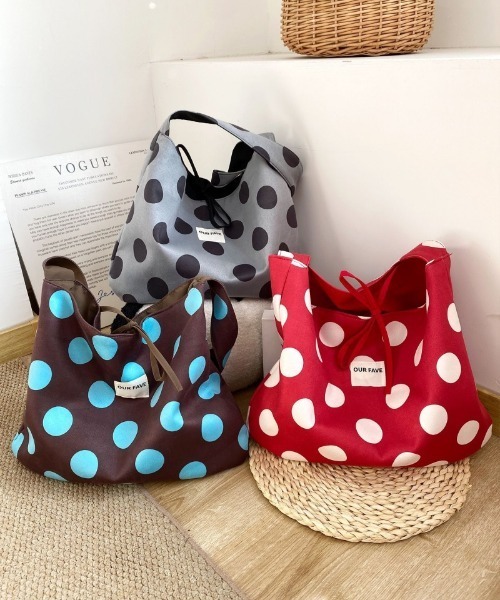 Ritzy(リッツィー)の「2way ドット柄 リバーシブル ショルダーバッグ(ショルダーバッグ・レディース・レッド/モカ/グレー・FREE)」の5枚目の写真