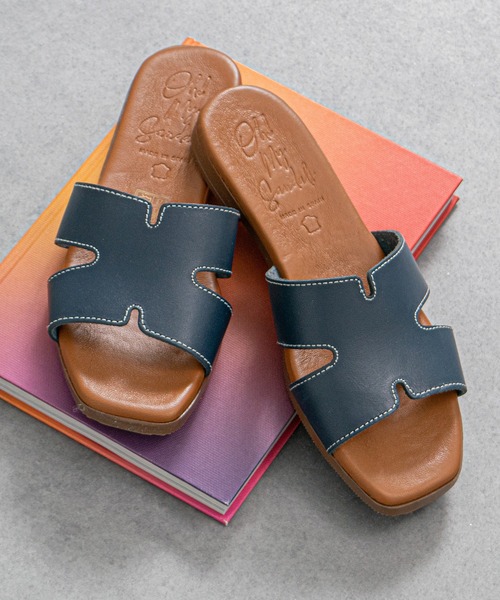 inter-chaussures（インターショシュール）の「【Oh my Sandals】スクエアトウフラットミュールサンダル(E62208)（サンダル・レディース・シルバー/ブラック/ホワイト/ブラウン/ネイビー・35/36/37/38/39）」の4枚目の写真