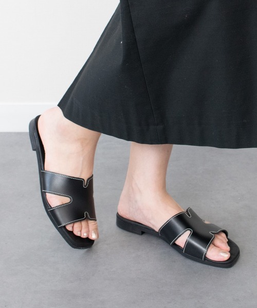 inter-chaussures（インターショシュール）の「【Oh my Sandals】スクエアトウフラットミュールサンダル(E62208)（サンダル・レディース・シルバー/ブラック/ホワイト/ブラウン/ネイビー・35/36/37/38/39）」の3枚目の写真