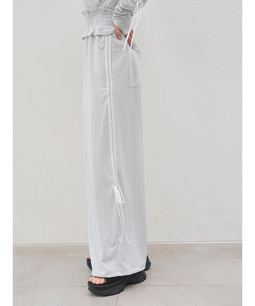 SNIDEL(スナイデル)の「【LUMISHADE】UVラインパンツ(その他パンツ・レディース・イエロー/ネイビー/ホワイト/シルバー・F)」の9枚目の写真
