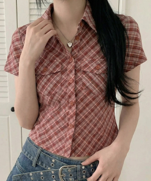 VIVID LADY(ビビッドレディー)の「チェック柄 ショート丈 半袖カラーシャツ(シャツ/ブラウス・レディース・ライトブルー/ブラック/レッド・FREE)」の3枚目の写真