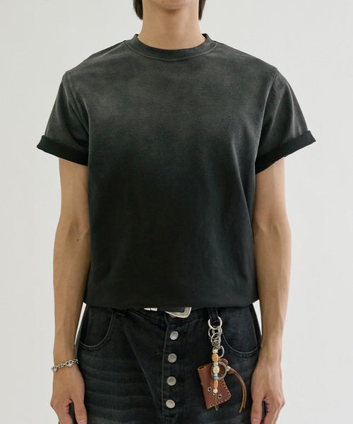 EPNK(イーピーエヌケー)の「Gradient spray-faded tee / グラデーションスプレー加工T(Tシャツ/カットソー・メンズ・チャコールグレー/ブラック/ブラウン系その他・SMALL/LARGE/MEDIUM)」の2枚目の写真