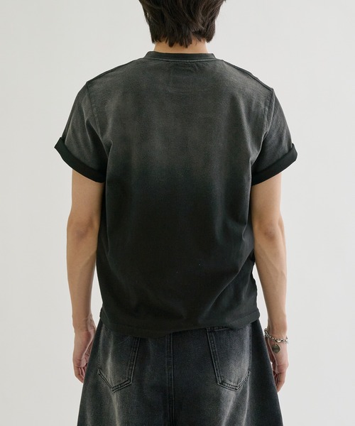 EPNK(イーピーエヌケー)の「Gradient spray-faded tee / グラデーションスプレー加工T(Tシャツ/カットソー・メンズ・チャコールグレー/ブラック/ブラウン系その他・SMALL/LARGE/MEDIUM)」の6枚目の写真