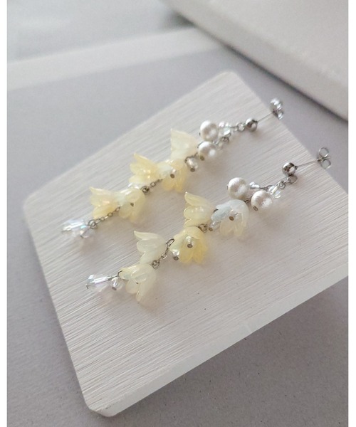 tone(トーン)の「【推しに愛されるアクセサリー】クリアイエローすずらんの上品ピアス(サージカルステンレス)(MA)(ピアス(両耳用)・メンズ・イエロー・FREE)」の2枚目の写真